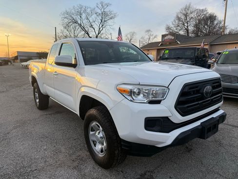 Used 2019 Toyota Tacoma SR w/ SR Convenience Package image 1