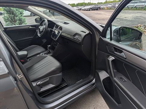 Used 2023 Volkswagen Tiguan SE w/ Panoramic Sunroof Package AWD/4WD image 11