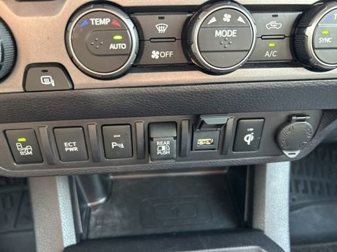 Used 2023 Toyota Tacoma TRD Off-Road w/ Technology Package image 18