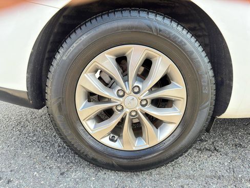 Used 2019 Kia Sedona L FWD image 88