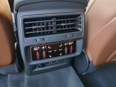 Used 2025 Audi Q8 Premium Plus w/ Premium Plus Package image 16