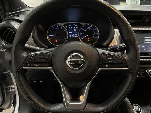 Used 2020 Nissan Kicks S image 15