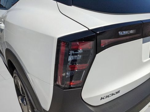 Certified 2025 Nissan Kicks SR AWD/4WD image 38