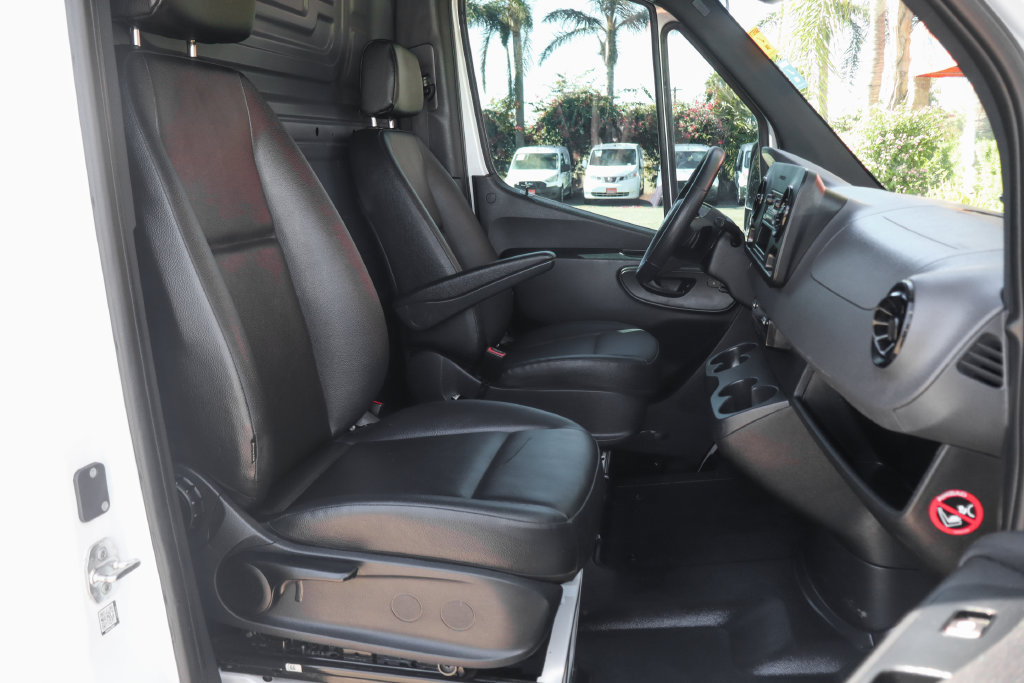Used 2025 Mercedes-Benz Sprinter 2500 image 41