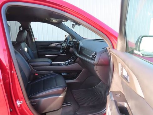 Used 2025 Chevrolet Traverse LT w/ Driver Confidence Package AWD/4WD image 22