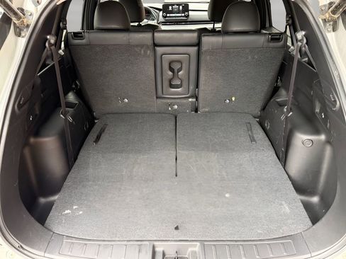 Used 2024 Mitsubishi Outlander SE image 14