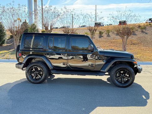 Used 2022 Jeep Wrangler Unlimited Sahara image 6