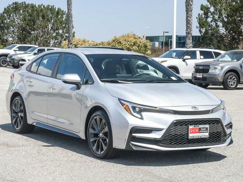 Used 2024 Toyota Corolla SE FWD image 3