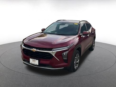 Used 2025 Chevrolet Trax LT image 4