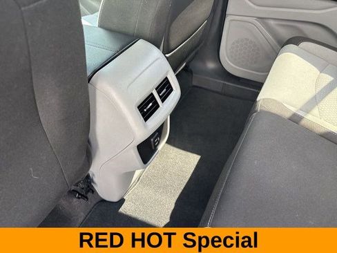 Used 2023 GMC Terrain SLE w/ Driver Convenience Package image 32