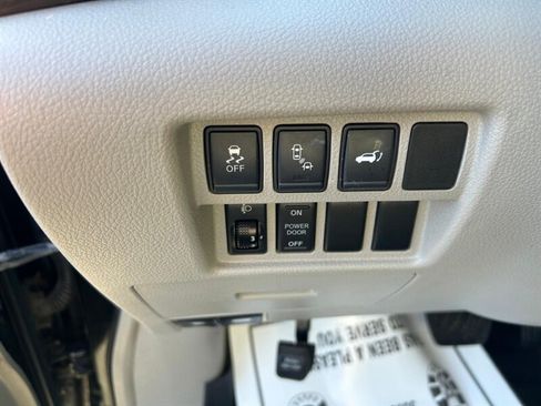 Used 2012 Nissan Quest LE FWD image 18