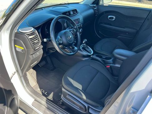 Used 2015 Kia Soul + FWD image 12