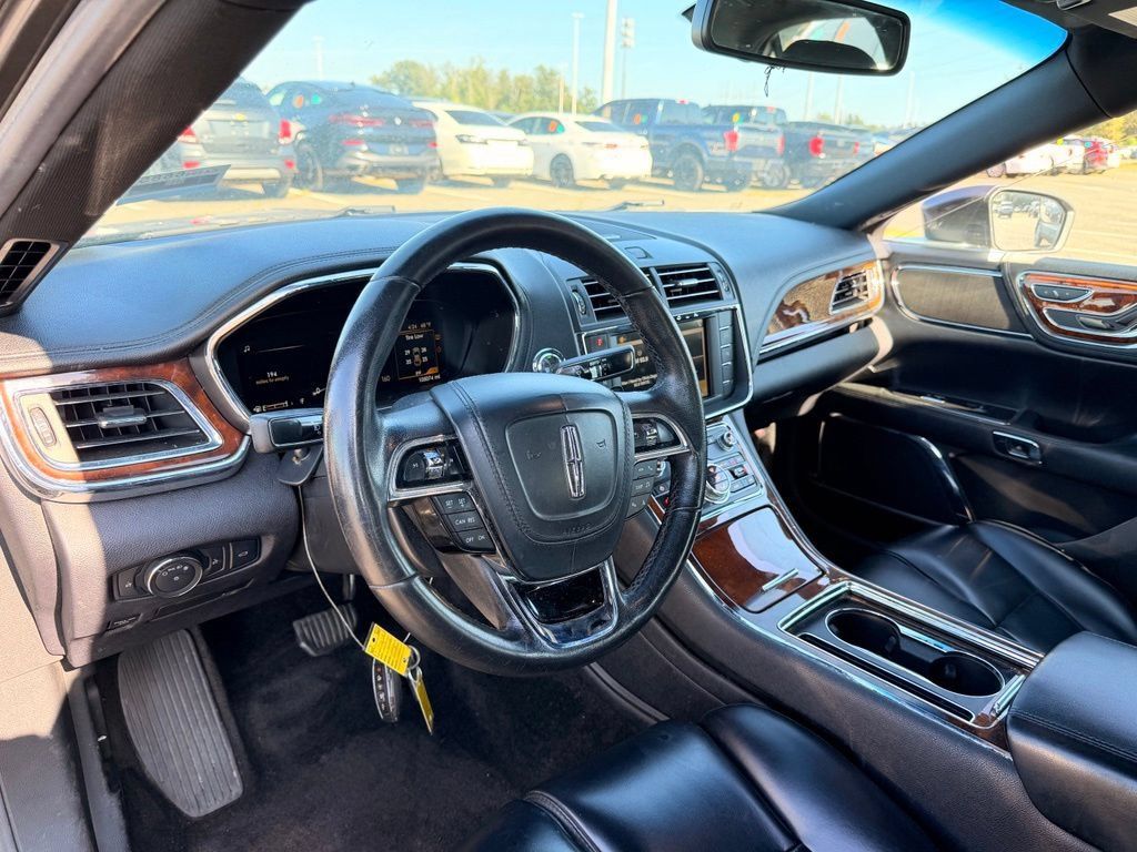 Used 2018 Lincoln Continental Premiere AWD/4WD image 9