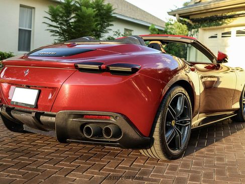Used 2025 Ferrari Roma Spider RWD image 8