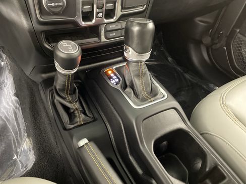 Used 2021 Jeep Gladiator Overland image 31