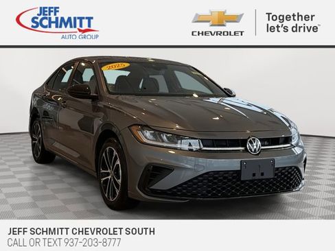 Used 2025 Volkswagen Jetta Sport image 1