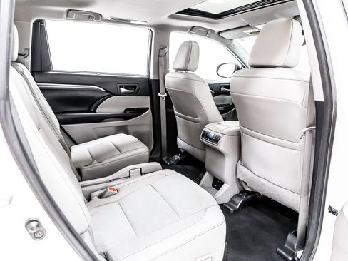 Used 2017 Toyota Highlander Limited FWD image 35