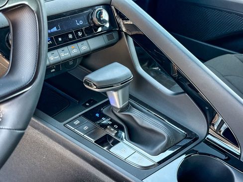 Certified 2025 Hyundai Elantra SEL image 28