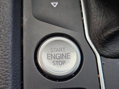 Used 2021 Volkswagen Atlas Cross Sport SE w/ Panoramic Sunroof Package image 14