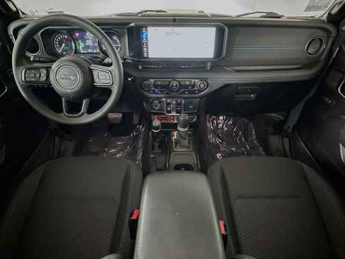 Used 2025 Jeep Wrangler Unlimited Rubicon 4xe image 26