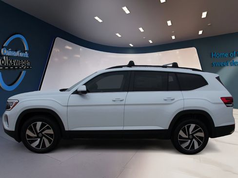 Certified 2026 Volkswagen Atlas SE FWD image 8