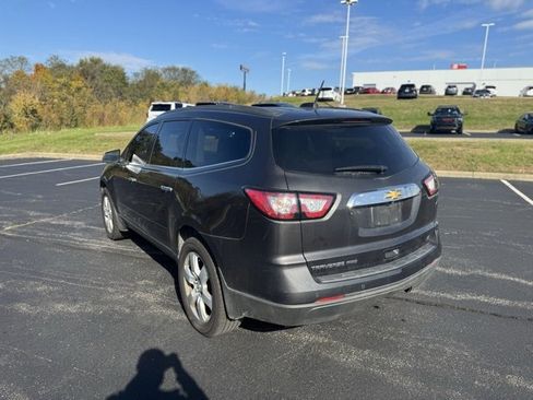 Used 2017 Chevrolet Traverse LT w/ Style and Technology Package image 5
