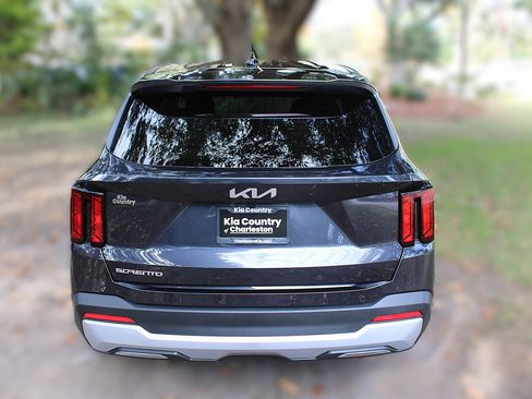 New 2026 Kia Sorento LX FWD image 8