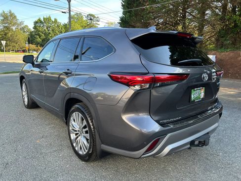 Used 2022 Toyota Highlander Platinum AWD/4WD image 6
