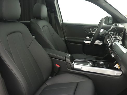 New 2026 Mercedes-Benz GLB 250 image 9