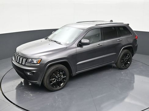 Used 2021 Jeep Grand Cherokee Laredo X image 12