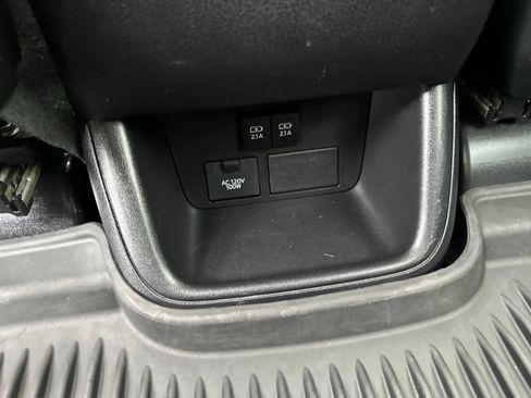 Used 2017 Toyota Highlander XLE AWD/4WD image 22