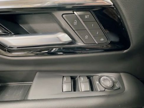 Used 2025 Chevrolet Tahoe LT image 35