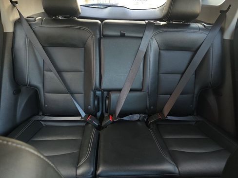 Used 2024 GMC Terrain SLT image 30