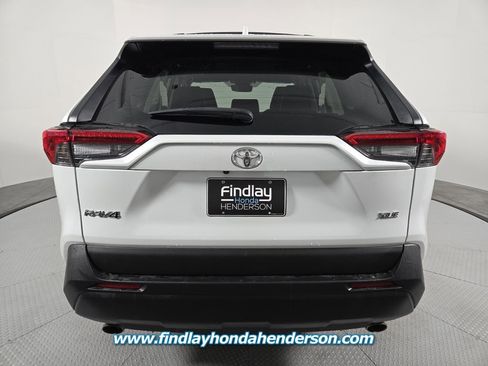 Used 2023 Toyota RAV4 XLE Premium image 5