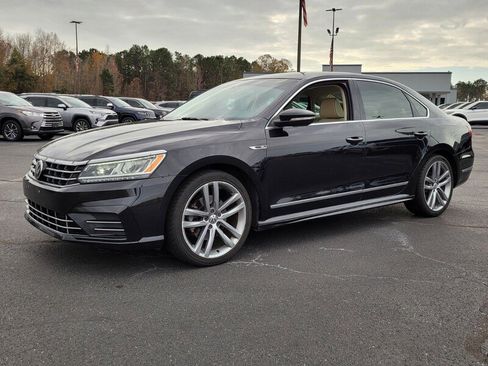 Used 2017 Volkswagen Passat 1.8T R-Line w/ R-Line Lighting Package image 3