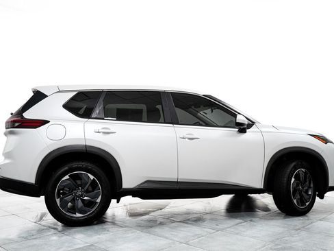 Used 2024 Nissan Rogue SV FWD image 7