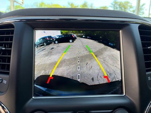 Used 2018 Jeep Grand Cherokee Altitude AWD/4WD image 34