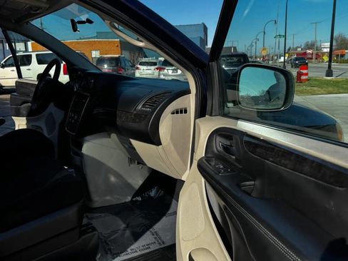 Used 2013 Dodge Grand Caravan SE image 12