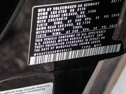 Used 2011 Volkswagen Tiguan SE image 38