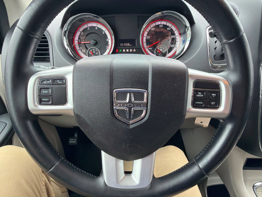 Used 2015 Dodge Grand Caravan SXT w/ UConnect Hands-Free Group FWD image 16
