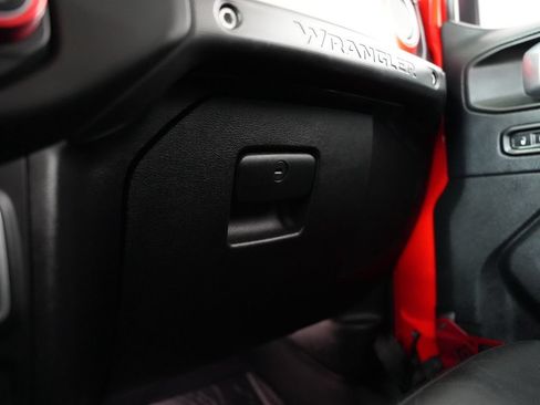 Used 2018 Jeep Wrangler Unlimited Rubicon AWD/4WD image 45