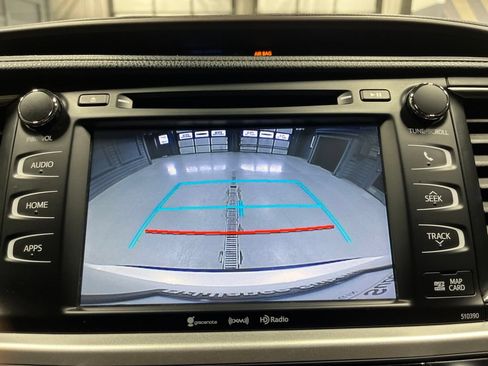 Used 2019 Toyota Highlander XLE AWD/4WD image 25