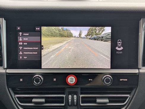 Used 2023 Porsche Macan AWD/4WD image 31