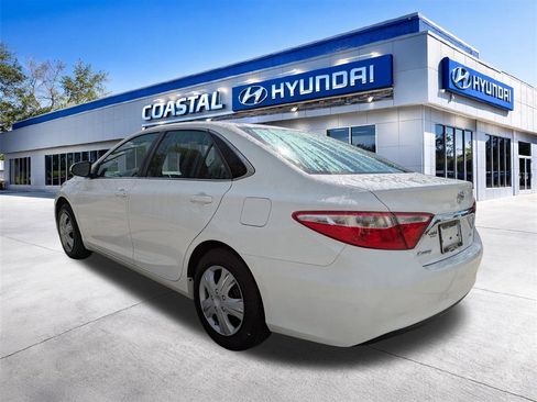 Used 2015 Toyota Camry LE image 6