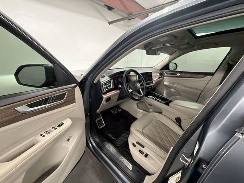 Used 2024 Volkswagen Atlas SEL Premium R-Line AWD/4WD image 10