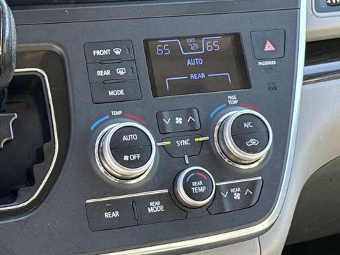 Used 2016 Toyota Sienna XLE w/ XLE Navigation Package FWD image 22