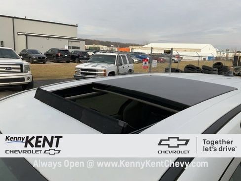 Used 2024 Chrysler Pacifica Limited image 13