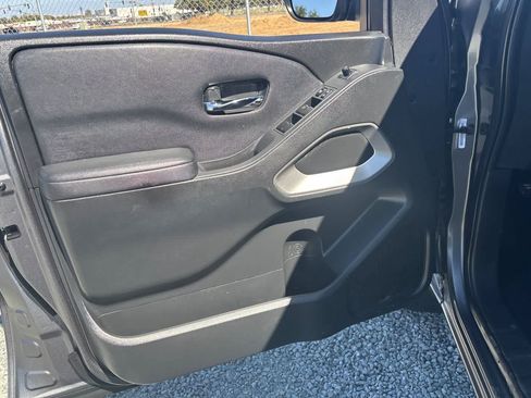 Used 2022 Nissan Frontier SV RWD image 15