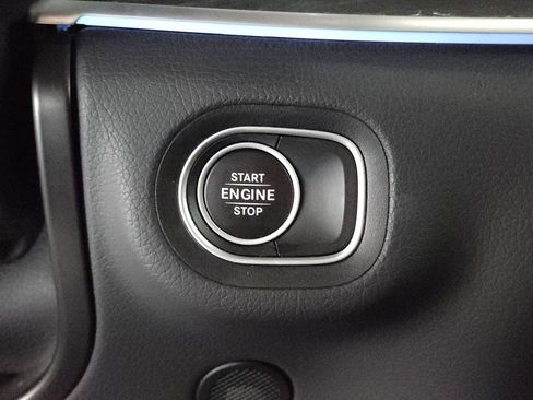 Used 2025 Mercedes-Benz GLE 450e 4MATIC image 17