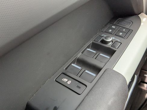 Used 2022 Land Rover Defender 110 X-Dynamic SE AWD/4WD image 28